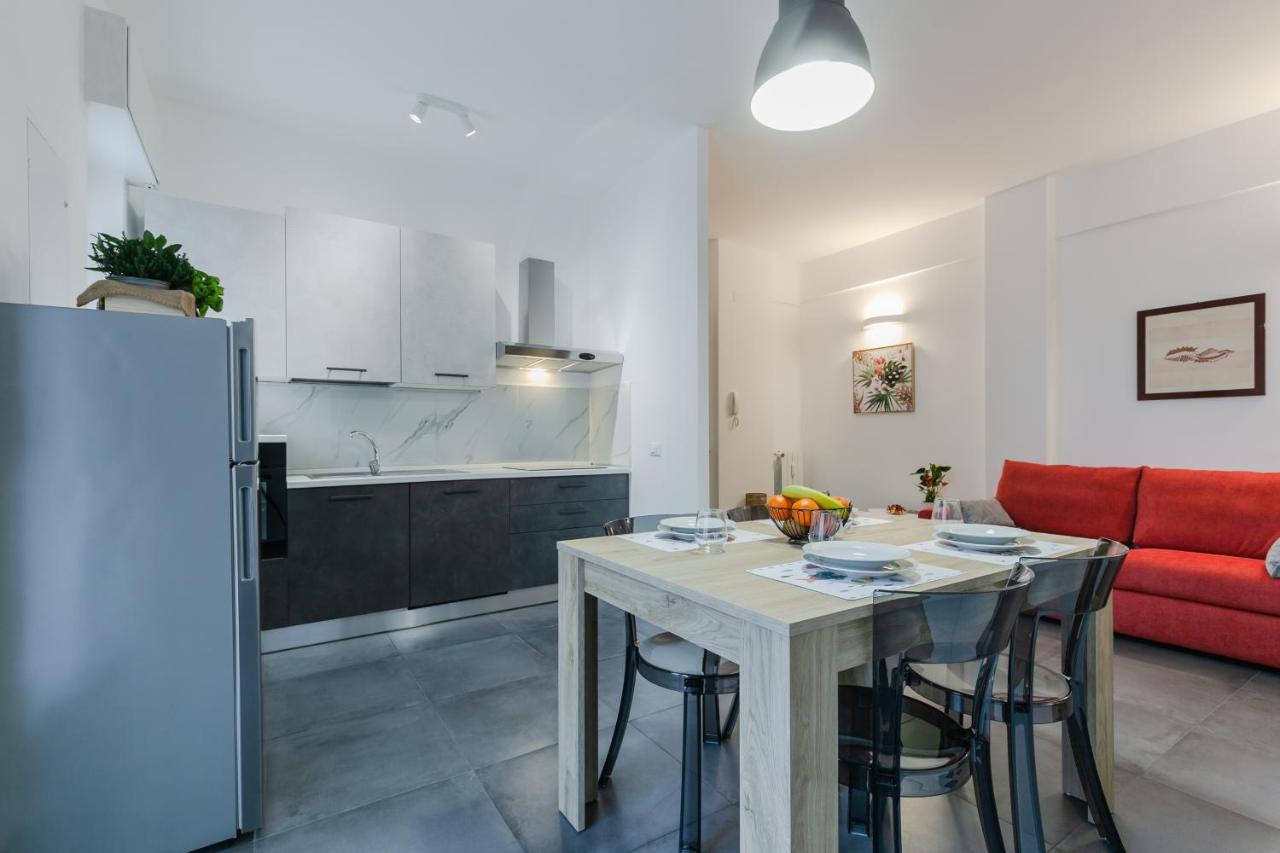 Home Holiday Lovely Apartment ลาสเปเซีย ภายนอก รูปภาพ